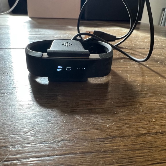 New FitBit Inspire - Picture 1 of 2